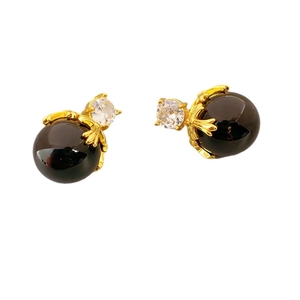 Vintage style 925 silver stud earrings with black onyx stone and gold setting