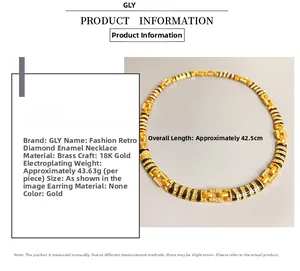 Detail einer 18K vergoldeten Messingkette mit schwarzem Emaille und Diamantakzenten