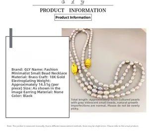 Détail du collier de perles d'eau douce grises avec fermoir en laiton doré de 43cm