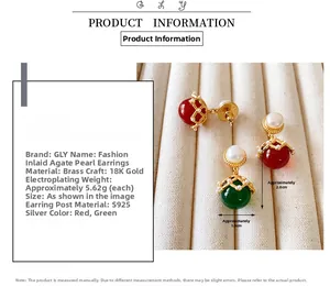 Détail des boucles d'oreilles lanterne plaquées or 18 carats avec agate rouge et calcédoine