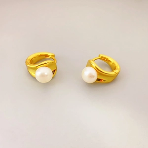 Elegant gold-plated geometric hoop earrings with inlaid freshwater pearls for women
