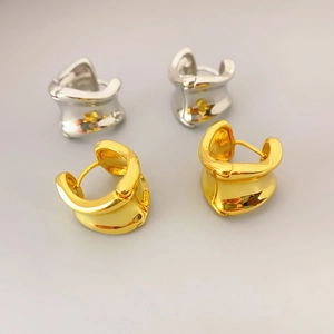 Boucles D'oreilles Créoles Épaisses Irrégulières Laiton Plaqué Or Poli Géométrique Élégant Accessoires De Mode Pour Femmes