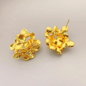 Elegant 3D floral gold-plated stud earrings with realistic textured petal details