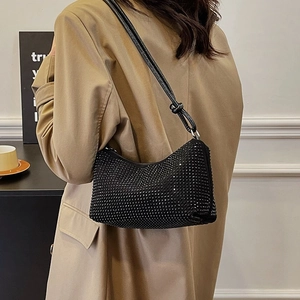 Sac à bandoulière hobo étincelant pour femme avec cristaux argentés et sangle noire
