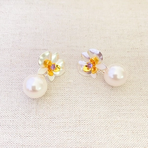 Floral orchid pearl drop earrings in gold plating with elegant 925 silver needle