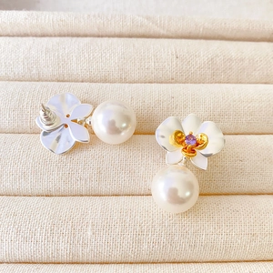 Elegant 925 silver orchid flower earrings with white petals and round hanging pearls