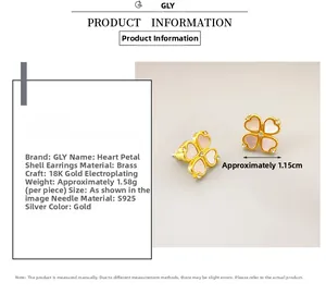 Detail of clover earring with shell petals and 18K gold plating technical specs