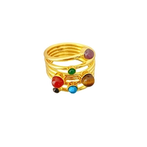Bague spirale dorée multicouche de style français avec cinq pierres précieuses