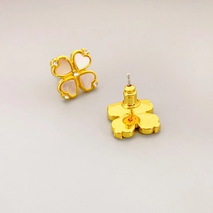 Minimalist gold-plated four-leaf clover earrings with mother of pearl and tiny rhinestones
