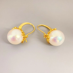 Vintage Mabe Artificial Pearl Ear Hooks Brass 18K Gold Plated Iridescent Round Flower Base Elegant Jewelry For Women