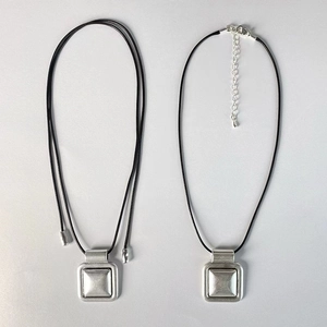 Collier Pendentif Carré Minimaliste En Cuivre Plaqué Argent Mat Géométrique Corde Noire Bijoux Mode Pour Femmes