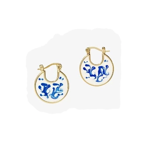 Fashionable hoop earrings with 18K gold plated brass and blue marble enamel pattern