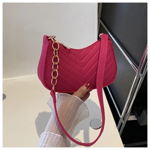 Women Quilted Felt Shoulder Underarm Bag With Gold Chain Decoration Solid Color Hobo Handbag Fashion Versatile Zipper Purse