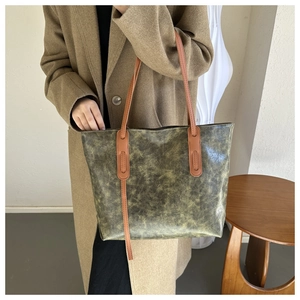 Detail of vintage Maillard tote bag featuring oily leather texture and sturdy straps
