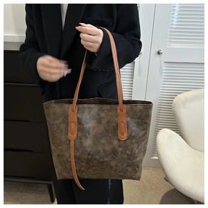 Detailed view of vintage large capacity tote bag in brown oily faux leather finish