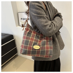 Retro-Karo-Beuteltasche aus Wolle mit elegantem braunem Schultergurt für Damen