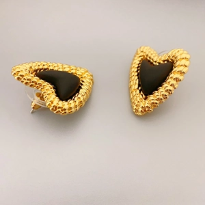 French vintage heart earrings with black resin inlay and golden twisted metal border