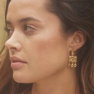 Vintage gold geometric earrings with hammered texture and three zircon crystal drops
