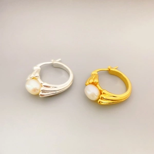 Orecchini A Cerchio Texturizzati Ottone Placcato Oro 18K Perla D'Acqua Dolce Gioielli Geometrici Eleganti Da Donna
