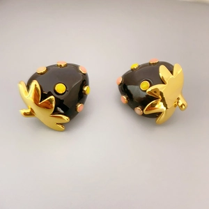 Fashionable strawberry-shaped black resin earrings with gold leaf accents and 925 silver pins