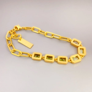 Bracelet chaîne plaqué or 18 carats avec pierres en cristal de forme rectangulaire