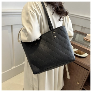 Classic black quilted leather tote bag with large capacity for women's daily commute