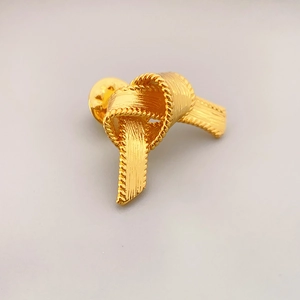 Spilla A Nodo In Ottone Placcata Oro 18K Design A Nastro Spazzolato Per Donna Elegante Pendolare Maglione Completo Accessorio