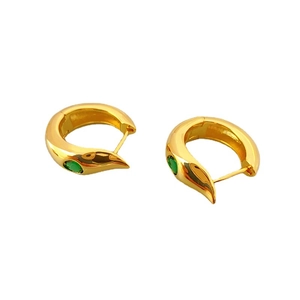 Élégantes boucles d'oreilles serpent dorées ornées de gemmes vertes en forme de poire