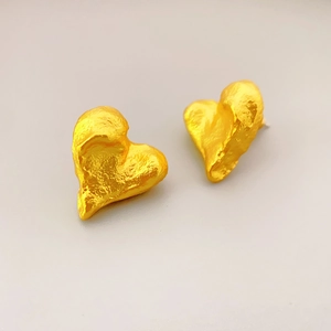 Irregular heart-shaped gold studs with vintage hammered texture and premium finish