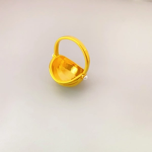 French Hera Light golden basket ring with polished finish and pearl accents for women