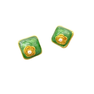 Orecchini vintage quadrati in smalto verde con filigrana dorata e perla centrale