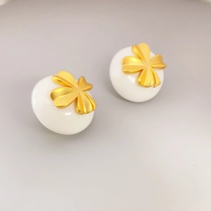 Minimalist resin clover earrings with 925 silver needles and golden floral accents