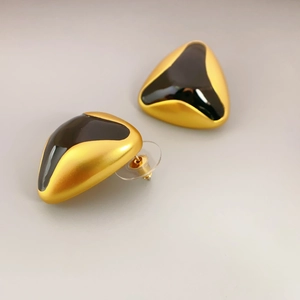 Boucles d'oreilles triangulaires dorées vintage avec émail noir et tiges en argent 925
