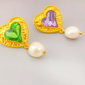 Vintage heart earrings with green and purple gemstones and white pearl drops in gold finish