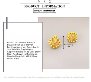Détail de boucles d'oreilles trèfle carré avec perles et zircon sur finition or 18 carats