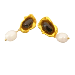 Orecchini retrò in oro con agata e perle barocche bianche pendenti da donna eleganti