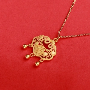 Makroansicht der chinesischen Hohl-Gold-Halskette mit Langlebigkeitsglocken