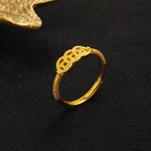 Bague vintage dorée avec motif triple pièce de cuivre évidé et anneau ajustable