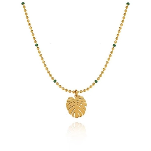 Detail der Monstera-Blatt-Halskette in Gold mit grünen Perlen und Kugelkettchen