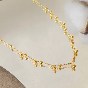 Collier minimaliste en titane plaqué or 18K avec pampilles de perles polies sur miroir