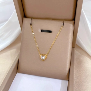 Exquis collier pendentif cœur doré avec zircon dans un coffret cadeau chic