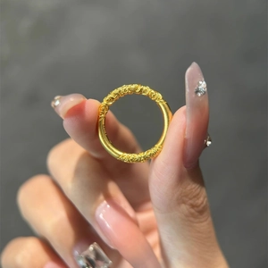 Golden scroll pattern ring with Au999 engraving in a traditional Chinese style