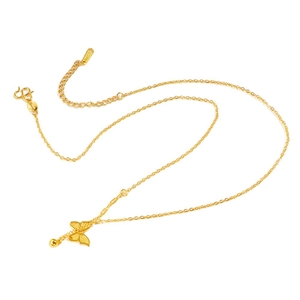 Collier élégant en acier inoxydable doré avec pendentif papillon et pompon de perles
