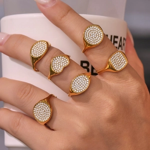 Funkelndes Zirkon-Herz-Ring-Set aus 18K vergoldetem Edelstahl in verschiedenen Formen