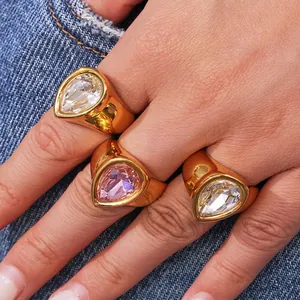 Bague Statement Zircon Taille Poire Acier Inoxydable Plqué Or 18K Gouttelette Sertissage Clos Bijoux Mode Femmes