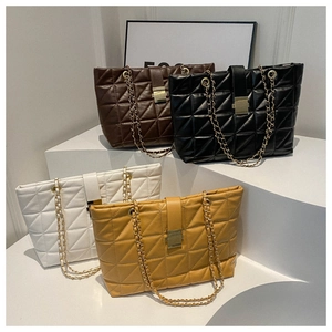 Minimalist quilted chain tote bag in four colors with luxury diamond stitching