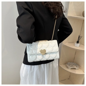 Sac à Épaule Femme Matelassé en Forme de Cœur avec Chaîne Sac en Bandoulière en Cuir PU Petit Sac Carré Mode