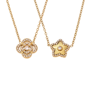 Ensemble de colliers plaqué or 18k avec pendentifs étoile et fleur sertis de zircons