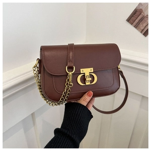 Sac bandoulière rétro en cuir marron avec fermoir en T doré et décor de chaîne chic