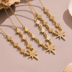 Collana in acciaio inossidabile placcato oro 18K con ciondoli a stella e pietre zirconi